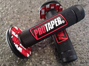Puños Pro Taper Negro Con Letras En Colores Set X 2 - Imagen 7